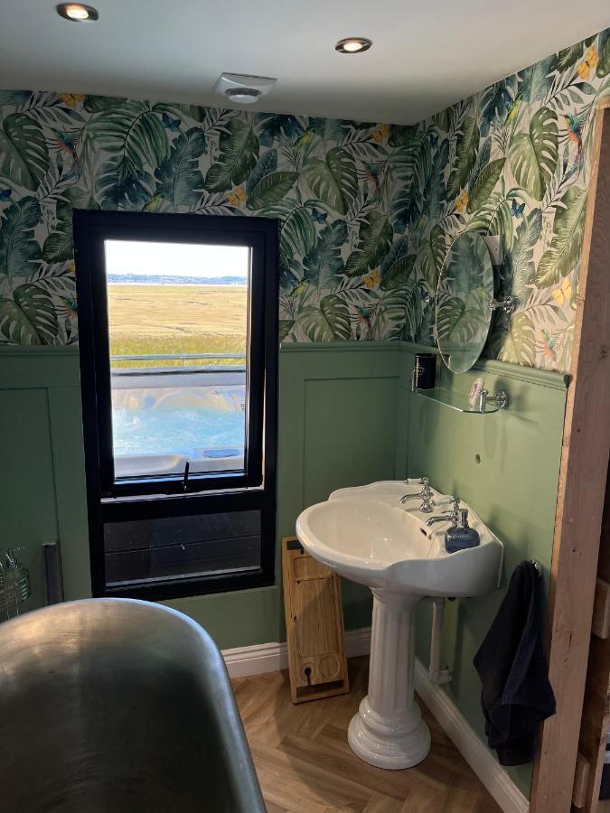 The Rhossili Bay Secret Villa Swansea Exterior photo
